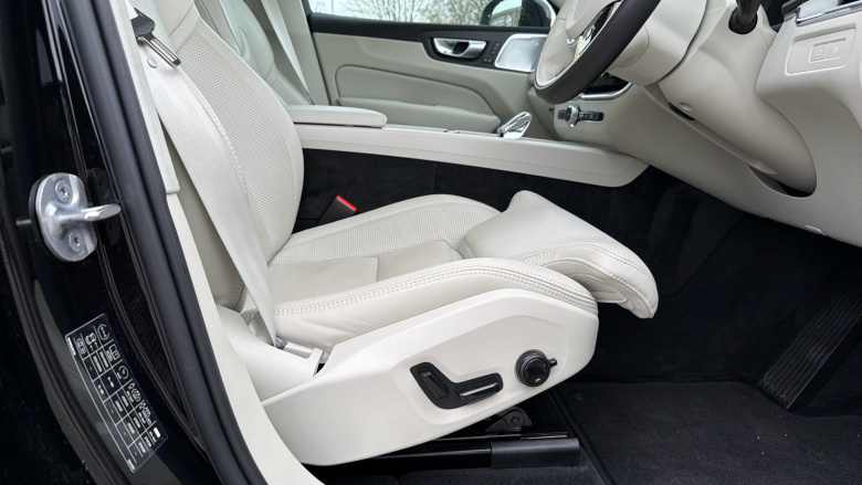 Volvo XC60 2.0 T8 [455] RC PHEV Ultimate Dark 5dr AWD Gtron Estate